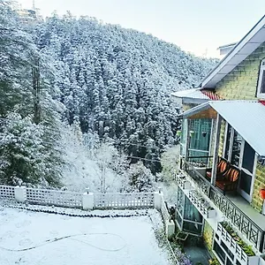 https://whispering-pines.shimlahotels.net